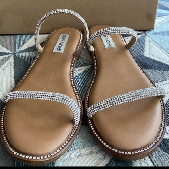 Stunning Steve Madden Sandles - Picture 2 of 3